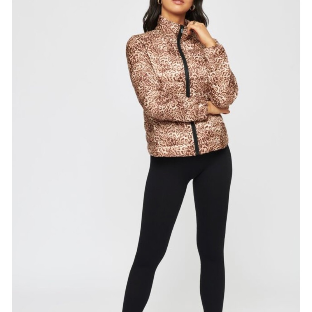 Essential puffer in leopard print